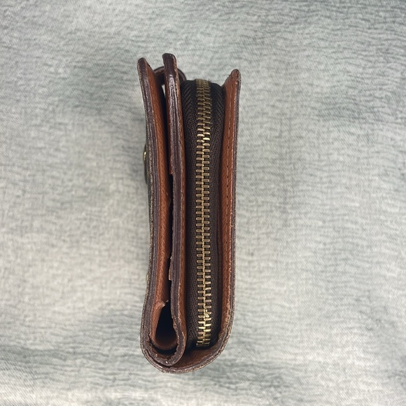 Louis Vuitton Monogram Leather Compact Zip Snap Wallet - Picture 6 of 16